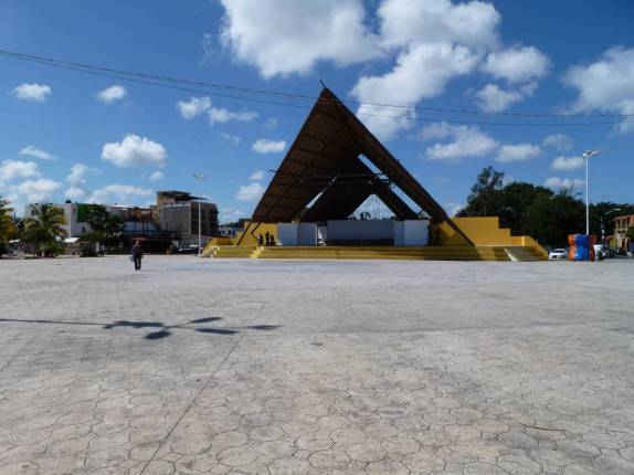 Praça central da cidade de Cancún, no México
